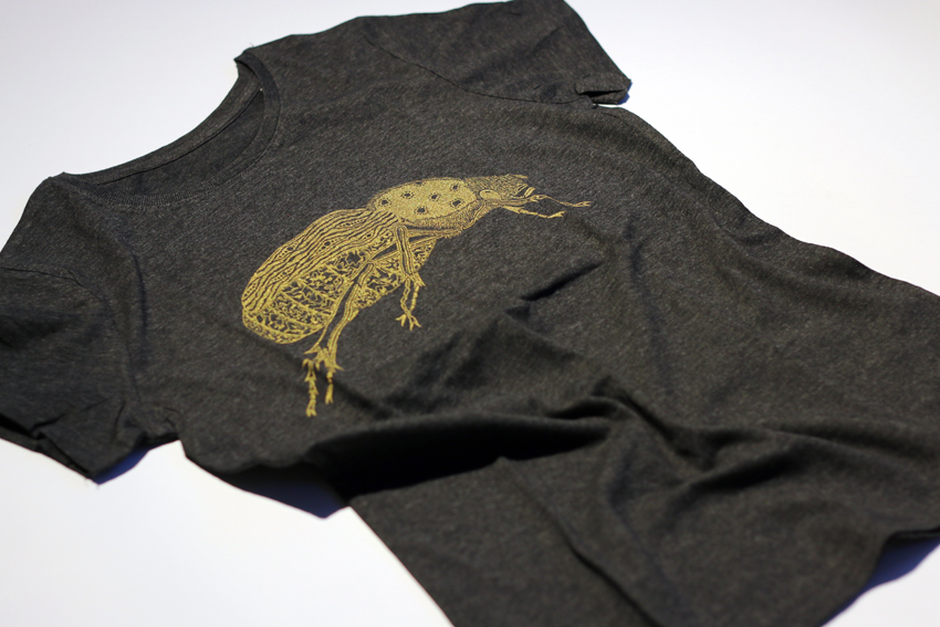 T-shirt - Girls - Dark heather grey with golden Scarab beetle - 5-6yrs (TSC035)