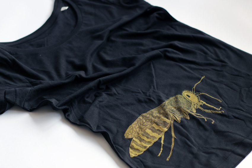 T-shirt - Women - Black with golden Sand wasp - XS (TS067)