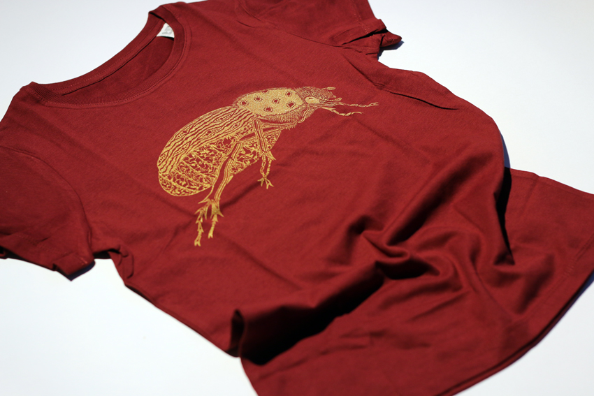 T-shirt - Girls - Burgundy with golden Scarab beetle - 7-8yrs (TSC058)