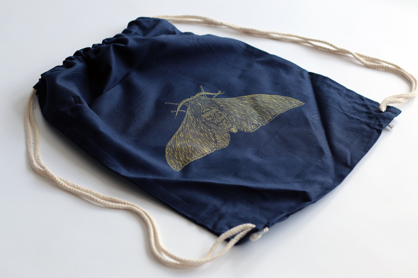 Navy blue gymsac with golden Peppered moth (GS007)