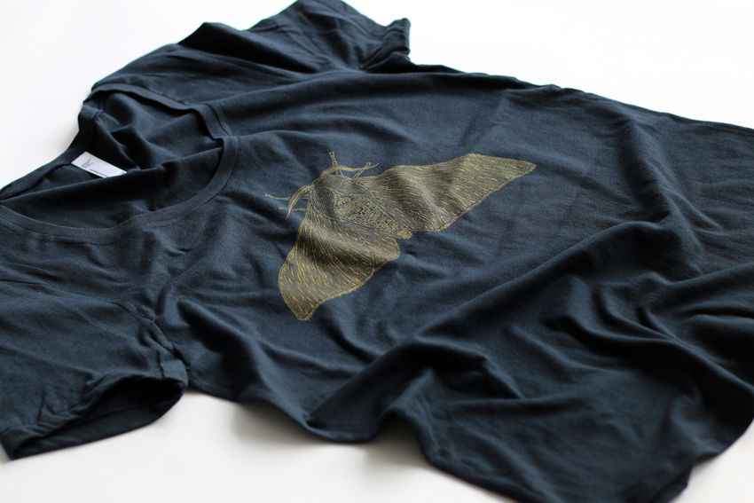 Women - Ink blue with golden Peppered moth - XS (TS011)