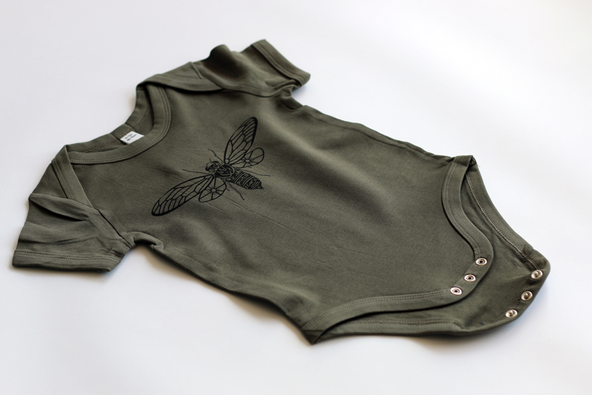 Bodysuit - Khaki with black cicada - 6-12mths (B014)
