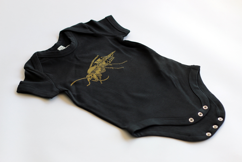 Bodysuit - Black with golden hornet - 6-12mths (B015)