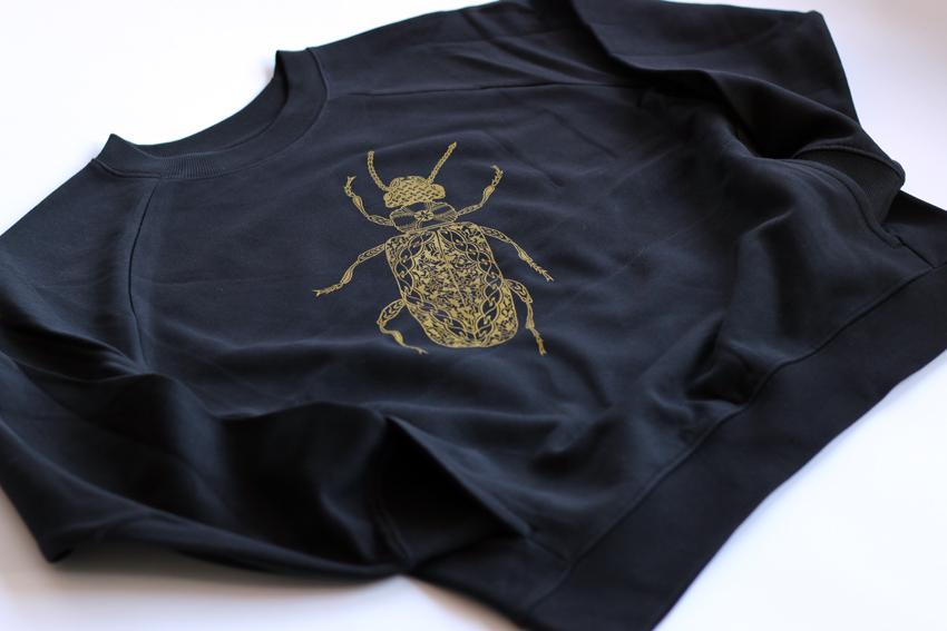 Women - Black with golden Beetle - M (SWA015)