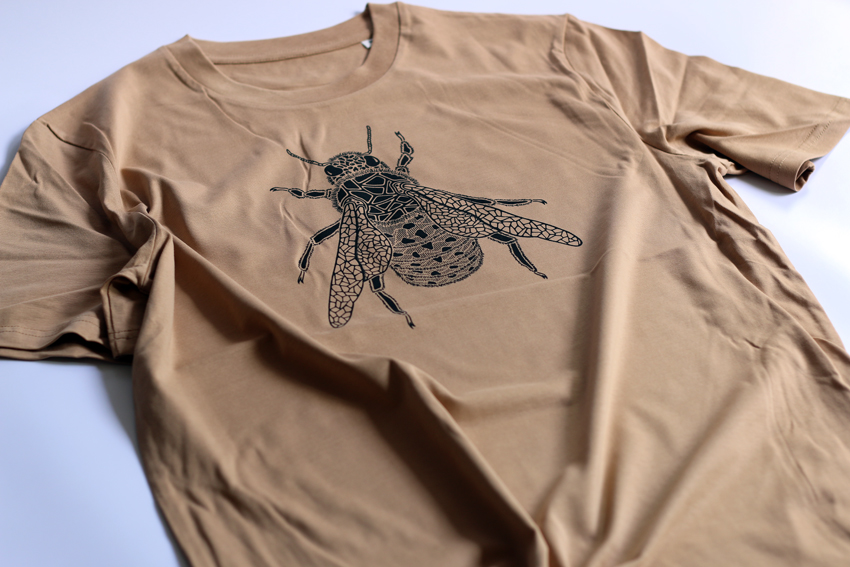 Men - Latte with black Bee - L (TS087)