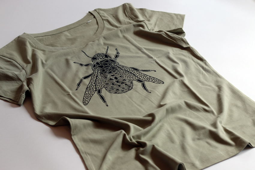 Women - Sage green with black Bee - M (TS067)