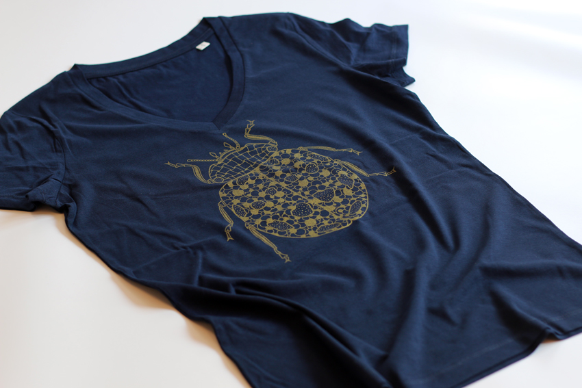 Women - Navy (V-neck) with golden Ladybird - M (TS092)