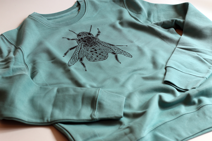 Men/Unisex - Teal monstera with black Bee - L (SWA068)