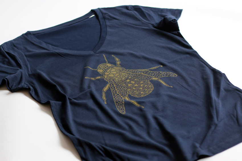 Women - Navy (V-neck) with golden Bee - M (TS092)